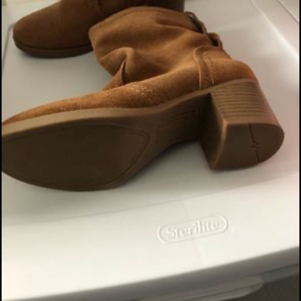 Like New tan suede boots